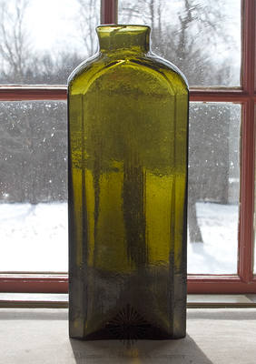 Large Snuff Bottle, Similar in form and construction to AG plate 287, left