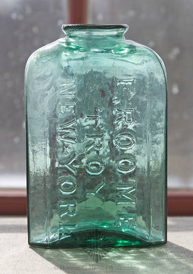 "E. Roome / Troy / New-York" Snuff Bottle, Similar in form and construction to MW plate 75, #15