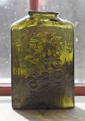 "E. Roome / Troy / New York" Snuff Bottle, Similar in form and construction to MW plate 75, #15