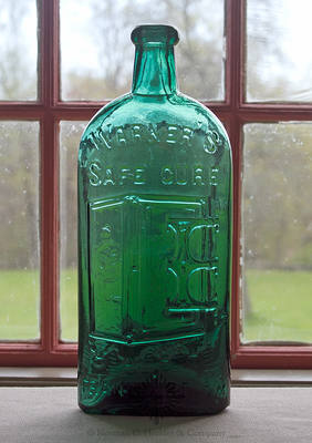 "Warner's / Safe Cure / (Motif Of Safe) / Frankfurt A/M" Medicine Bottle, Similar to AAM pg. 597, similar to Warner's Reference Guide, Ed Ojea and Jack Stecher, #67