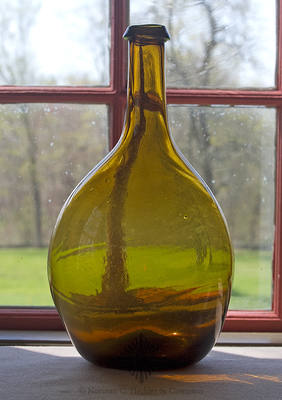 Freeblown Chestnut Bottle, Similar in form and construction to KW fig. 47, #4