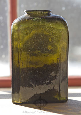 Snuff Bottle, Similar in form and construction to MW plate 75, #13