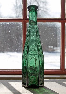 Cathedral Peppersauce Bottle, Form similar to Z pg. 435, center