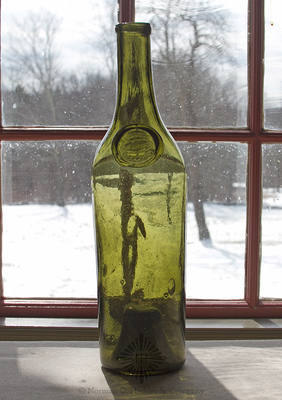 "Larronde / Chau. Margaux / Bordeaux" Applied Seal Wine Bottle, Similar in form and construction to AG plate 149, #1