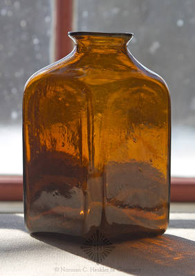 Snuff Bottle, Similar in form and construction to AG pg. 326, left