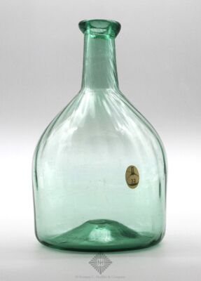 Pattern Molded Club Form Bottle